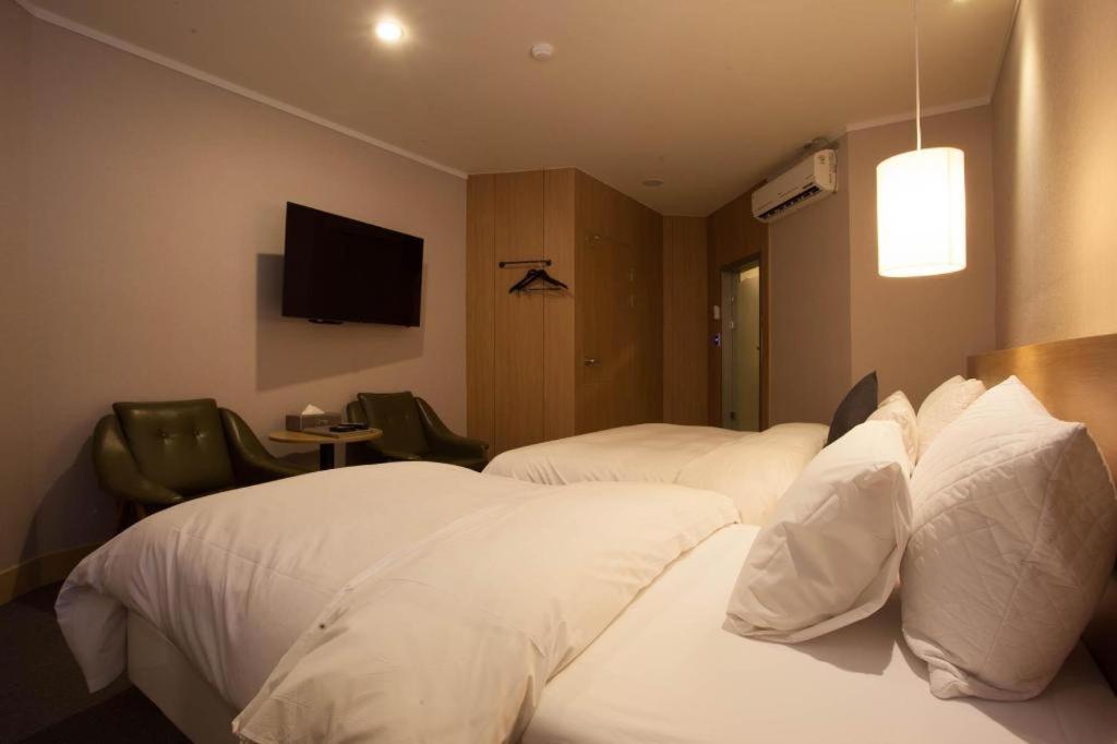 Centralperson Pyeongtaek Hotel Exterior foto